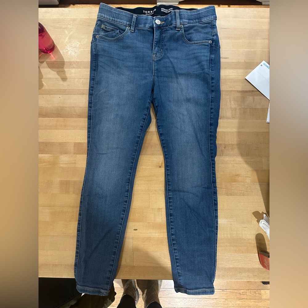 Torrid bombshell shinny jeans, 14 short